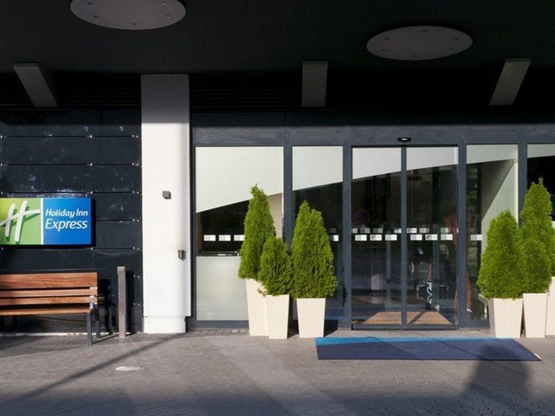 Holiday Inn Express Stuttgart Airport, An Ihg Hotel Leinfelden-Echterdingen Exterior photo