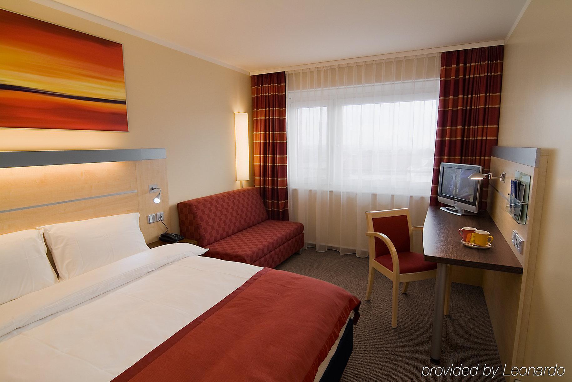 Holiday Inn Express Stuttgart Airport, An Ihg Hotel Leinfelden-Echterdingen Exterior photo