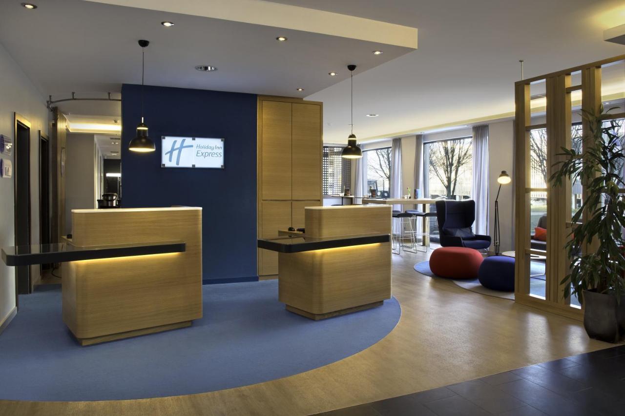 Holiday Inn Express Stuttgart Airport, An Ihg Hotel Leinfelden-Echterdingen Exterior photo